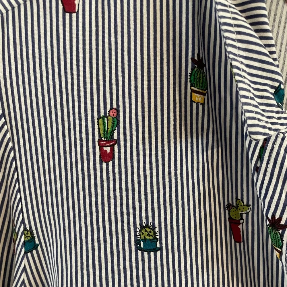 Cute button down 😍 - Picture 5 of 5